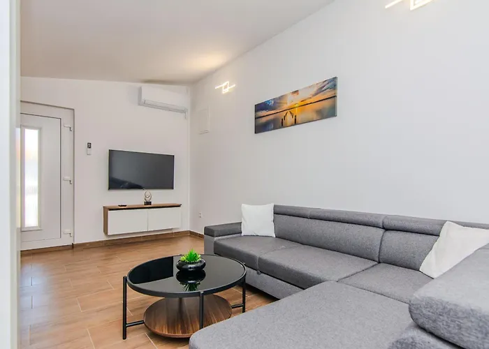 With Parking Space - 24843 아파트 *